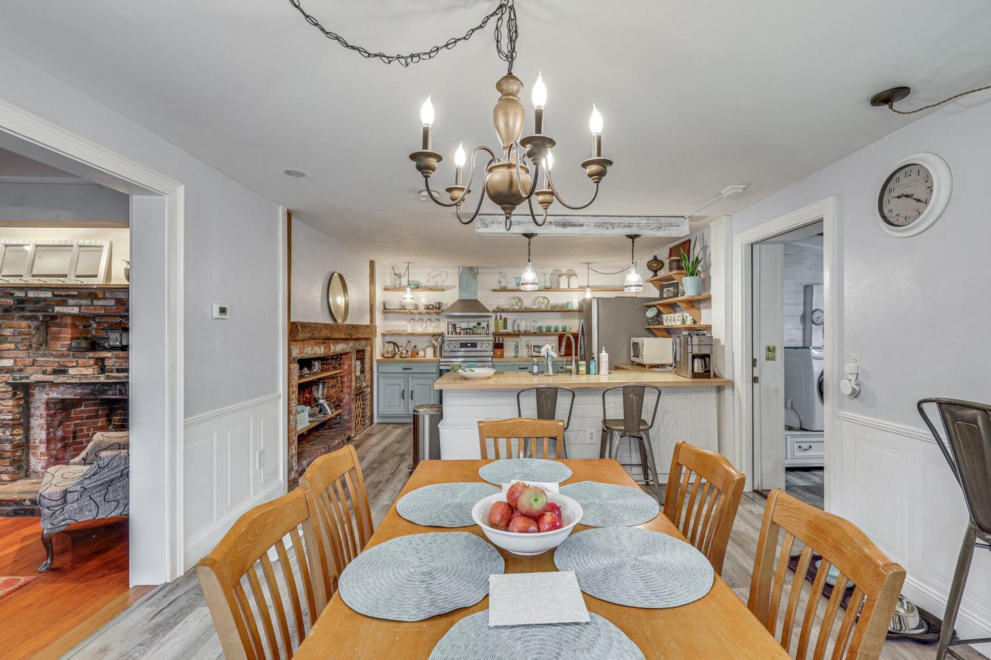 Quintessential New England Home With Patio And Grill! Putnam Exterior foto