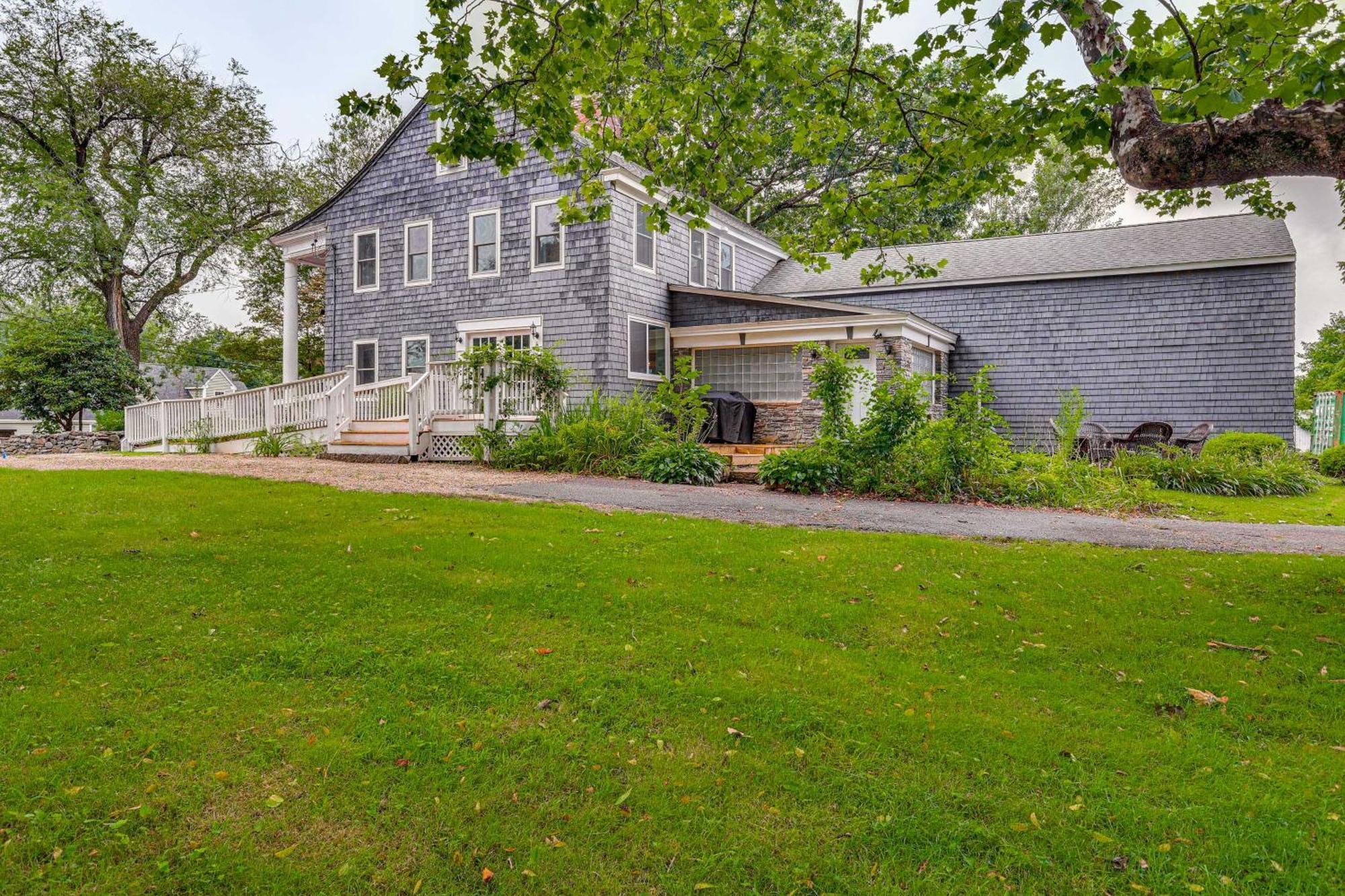 Quintessential New England Home With Patio And Grill! Putnam Exterior foto