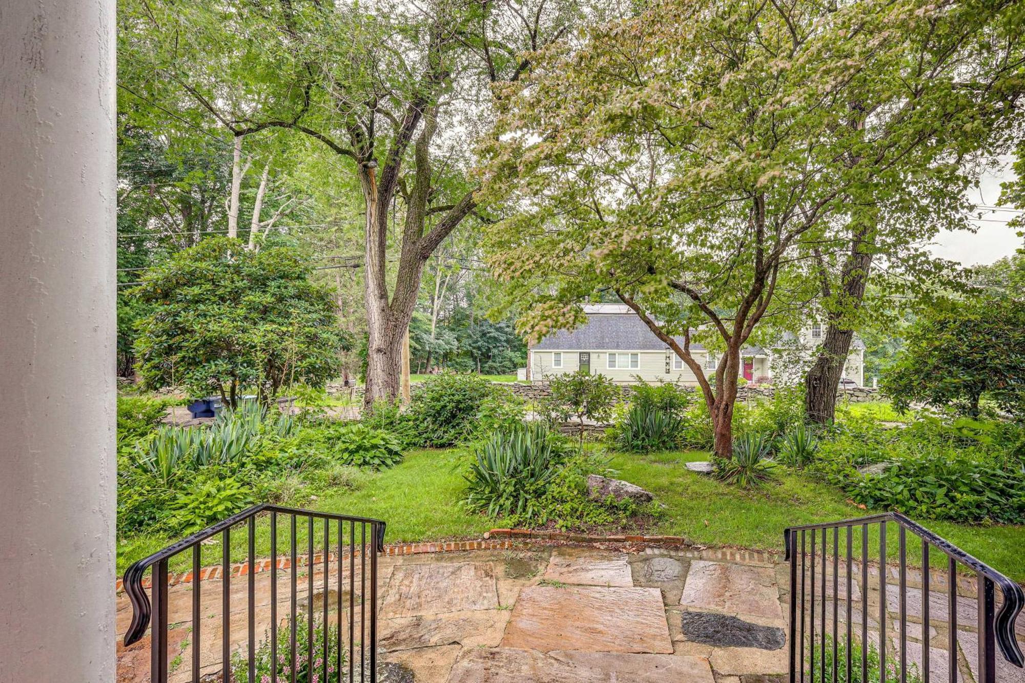 Quintessential New England Home With Patio And Grill! Putnam Exterior foto